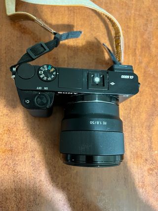 Cámara Sony a6000 + Lente 50mm f/1.8