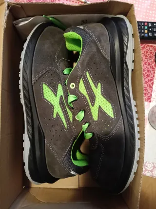 Scarpe di sicurezza marroni e verdi