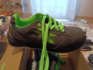 Scarpe di sicurezza marroni e verdi