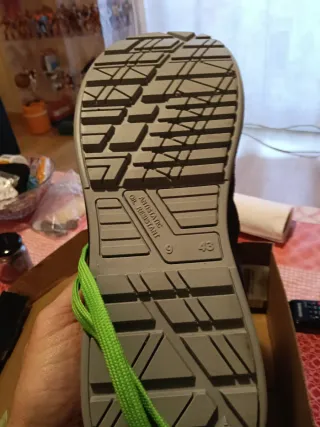 Scarpe di sicurezza marroni e verdi