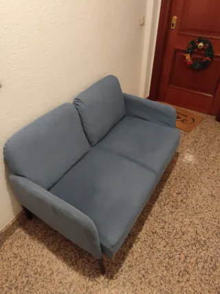 Sofá de tela azul