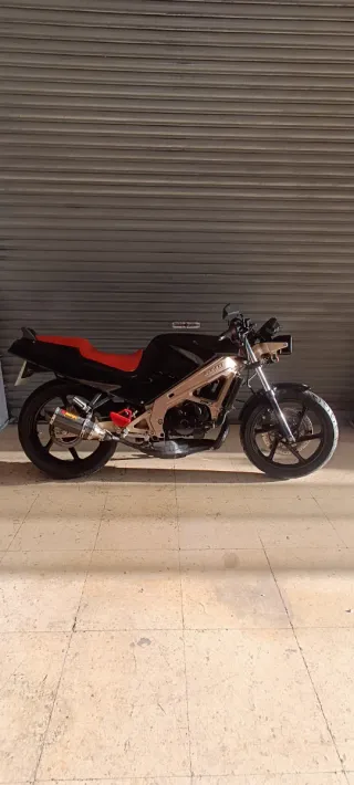 Honda NSR125F Negra y Roja
