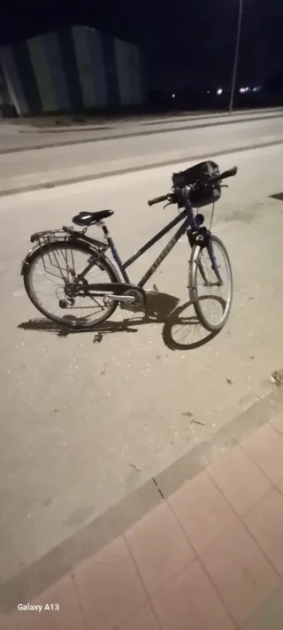 Bicicleta Stevens con bolsa