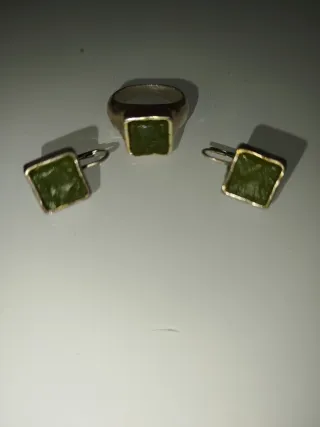 Conjunto Anillo y Pendientes plateado y Verde