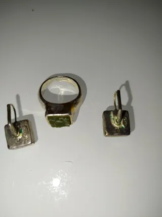 Conjunto Anillo y Pendientes plateado y Verde