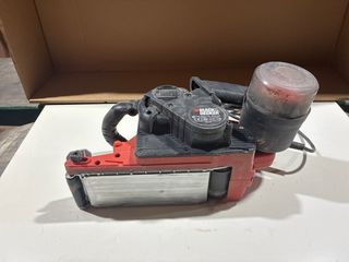 Lijadora de banda Black & Decker