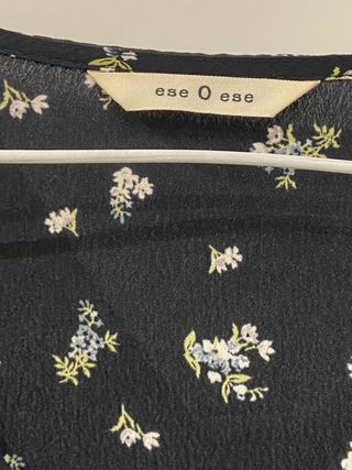 Vestido negro ESE o ESE floral