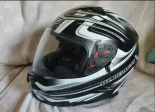 Casco Moto MT Helmets Diseño Moderno
