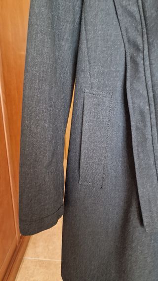 Abrigo tipo gabardina de hombre color gris marengo