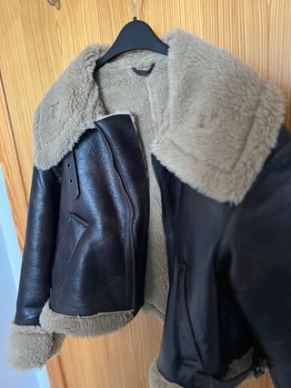 Chaqueta efecto piel con borreguito