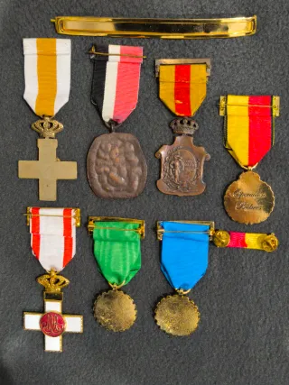 Lote medallas condecoraciones militares españolas