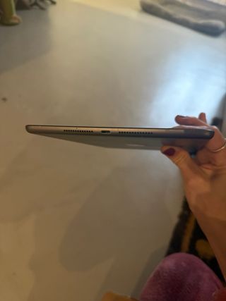 Apple iPadOS 16.3, (9a generacion) 256GB