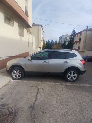 Nissan Qashqai+2 2010