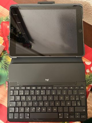 iPad 5ª Gen 128GB Wifi + Tastiera Logitech