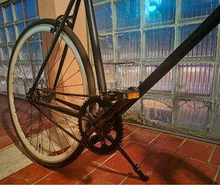 Bicicleta Fixie Negra con frenos