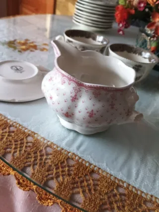 Lechera y plato La Cartuja Flor de LisDefectuosas