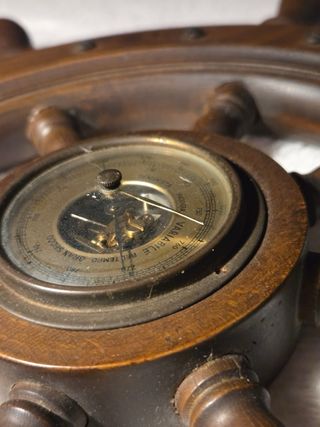 Timone con Barometro Antico