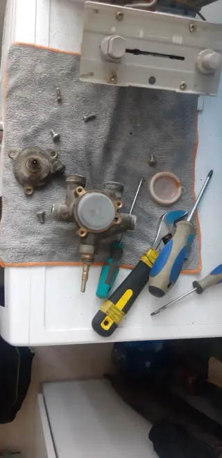 Fontanero calefactor técnico de calderas y gas