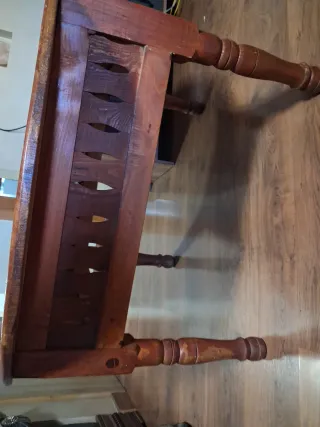 Mesa de comedor de madera