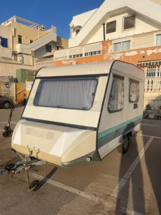 Caravana Adria 350 ,buen Estado, -750kg