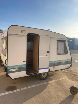 Caravana Adria 350 ,buen Estado, -750kg