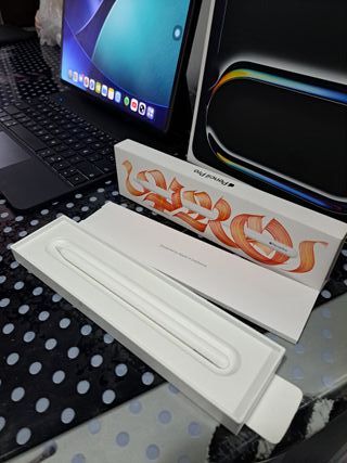 iPad Pro 13 M4 + Apple Pencil Pro + Tastiera