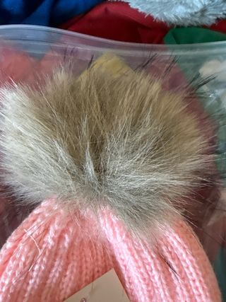 Gorro UGG Rosa con pompón