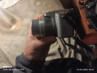 cámara Panasonic modelo DMC FZ8 en muy buen estado