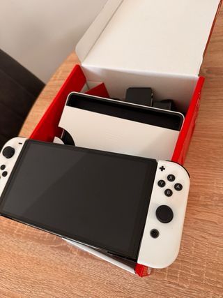 Nintendo Switch OLED Bianca e Nera