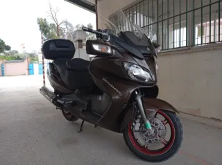 Suzuki Burgman 650 Scooter Marrón,vendo o cambio.
