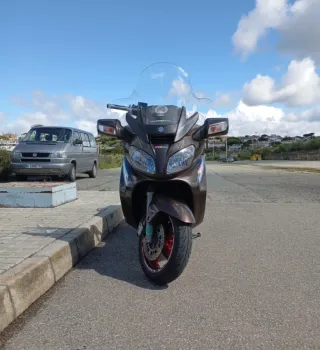 Suzuki Burgman 650 Scooter Marrón,vendo o cambio.