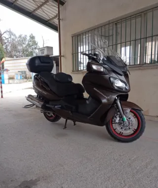 Suzuki Burgman 650 Scooter Marrón,vendo o cambio.