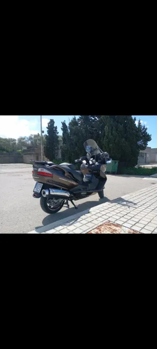 Suzuki Burgman 650 Scooter Marrón,vendo o cambio.