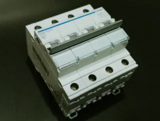 Interruptor Hager 3P+N 20A C 6kA MUN620A