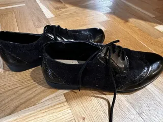 Scarpe con lacci nere