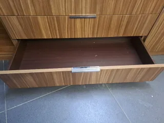 Muebles salon color marrón oscuro