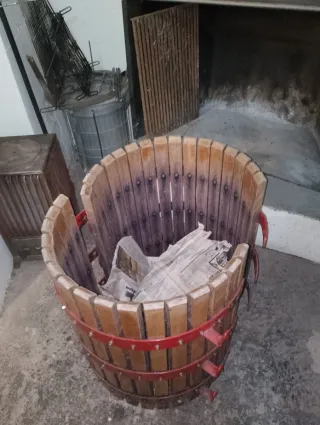 Prensa de vino de madera