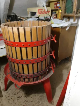 Prensa de vino de madera