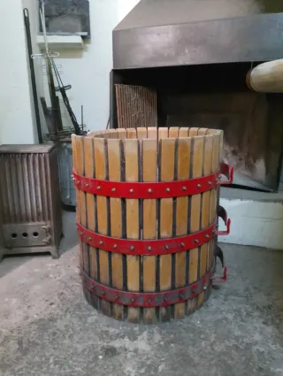 Prensa de vino de madera