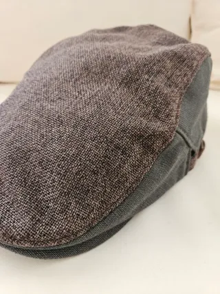 Berretto a becco d'oca marrone e grigio