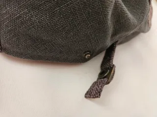 Berretto a becco d'oca marrone e grigio