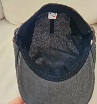 Berretto a becco d'oca marrone e grigio