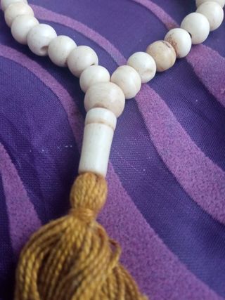 Pulsera budista de cuentas beige