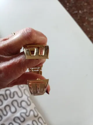 Pulsera dorada bisutería diseño geométrico