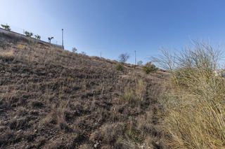 Terreno en venta en Zubia (La)