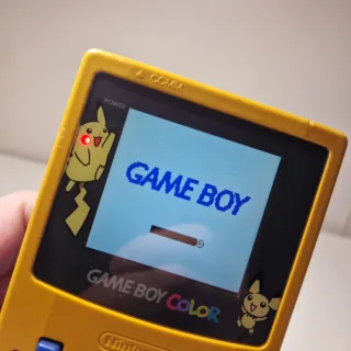 Game Boy Color Edizione Pikachu con Schermo IPS HD