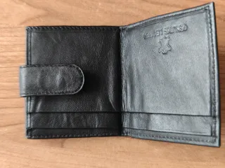 Cartera de cuero negra pequeña
