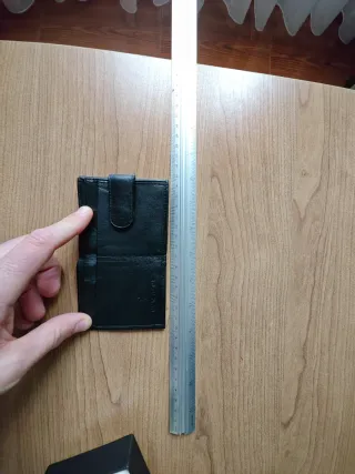 Cartera de cuero negra pequeña