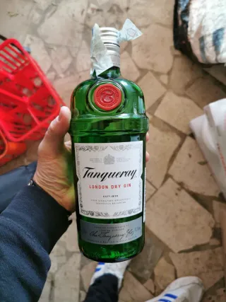 Roku, Bombay Sapphire, Tanqueray Gin