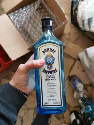 Roku, Bombay Sapphire, Tanqueray Gin